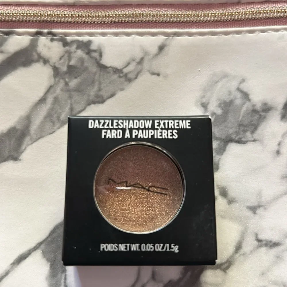 Mac eye shadow Yes to sequins color New in box Ipsy bag
